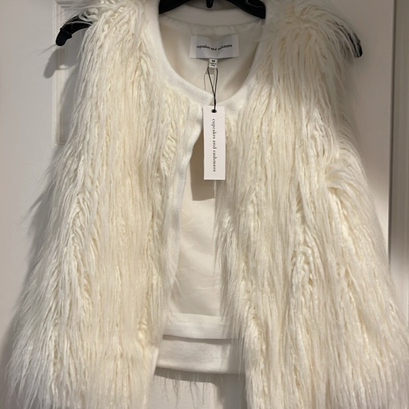 Cupcakes and cashmere winter white faux fur vest - Picture 4 of 6